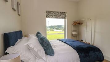 2 bedrooms, individually decorated, individually furnished, free WiFi