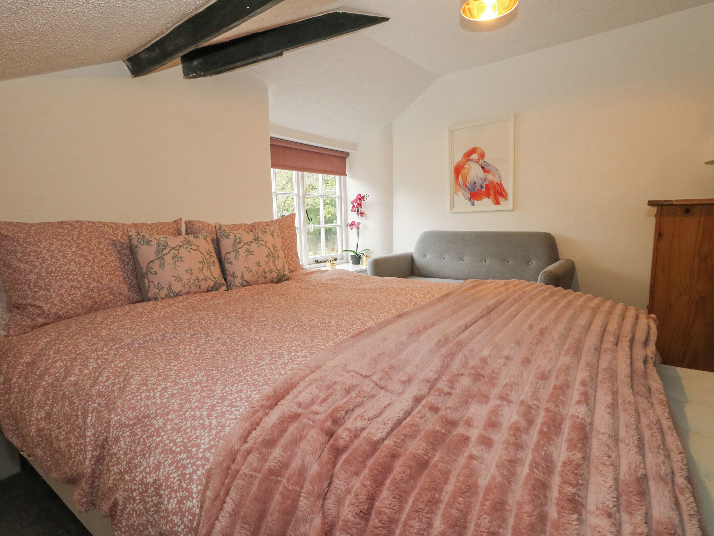 2 bedrooms, individually decorated, individually furnished, free WiFi