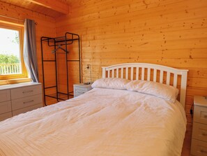 2 quartos, individualmente decorados, individualmente mobiliados