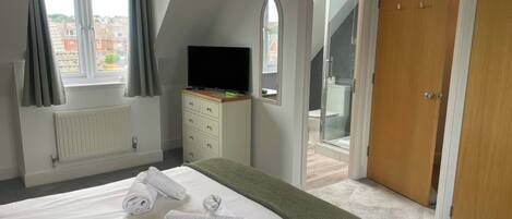 3 habitaciones, decoración personalizada y muebles diferentes