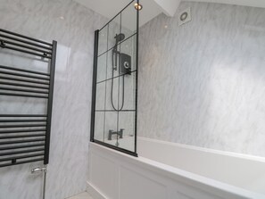 Shower - Ellerby Lane House (Whitby)