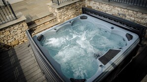 A hot tub with stone steps and metal railings. - Pen-y-ghent (Carnforth)