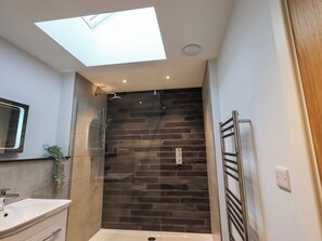 Shower - Pen-y-ghent (Carnforth)