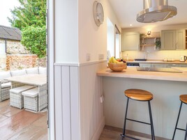 Frigorífico, lavavajillas, hervidor eléctrico y tostadora