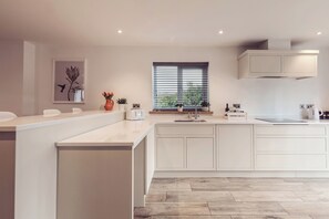 냉장고, 식기 세척기, 전기 주전자, 토스터