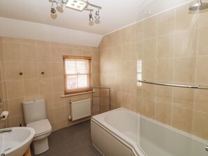 A bathroom with a toilet, sink, and bathtub. - Archway House (Haverfordwest)