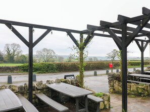 Outdoor dining - The Loft at The Old Dog Thorpe (Ashbourne)