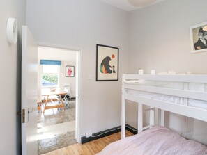 3 bedrooms, individually decorated, individually furnished, free WiFi - The Sleepy Shell (Ballydavid)