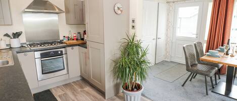 Dụng cụ nấu nướng/bát dĩa/dao nĩa