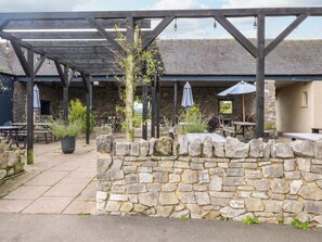 Outdoor dining - Apartment at The Old Dog, Thorpe (Ashbourne)