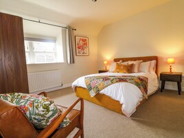 2 bedrooms, individually decorated, individually furnished, free WiFi