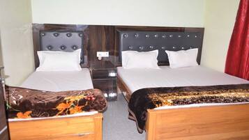 Triple Room | Free WiFi, bed sheets