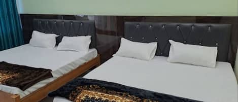 Quadruple Room | Free WiFi, bed sheets