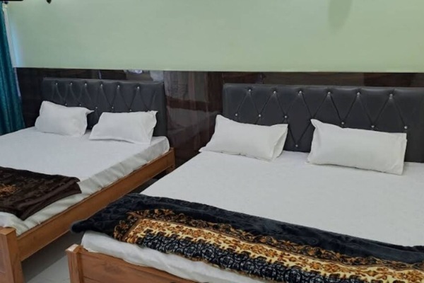 Quadruple Room | WiFi (free), bed sheets