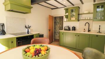 Cottage | Private kitchen | Cookware/dishes/utensils