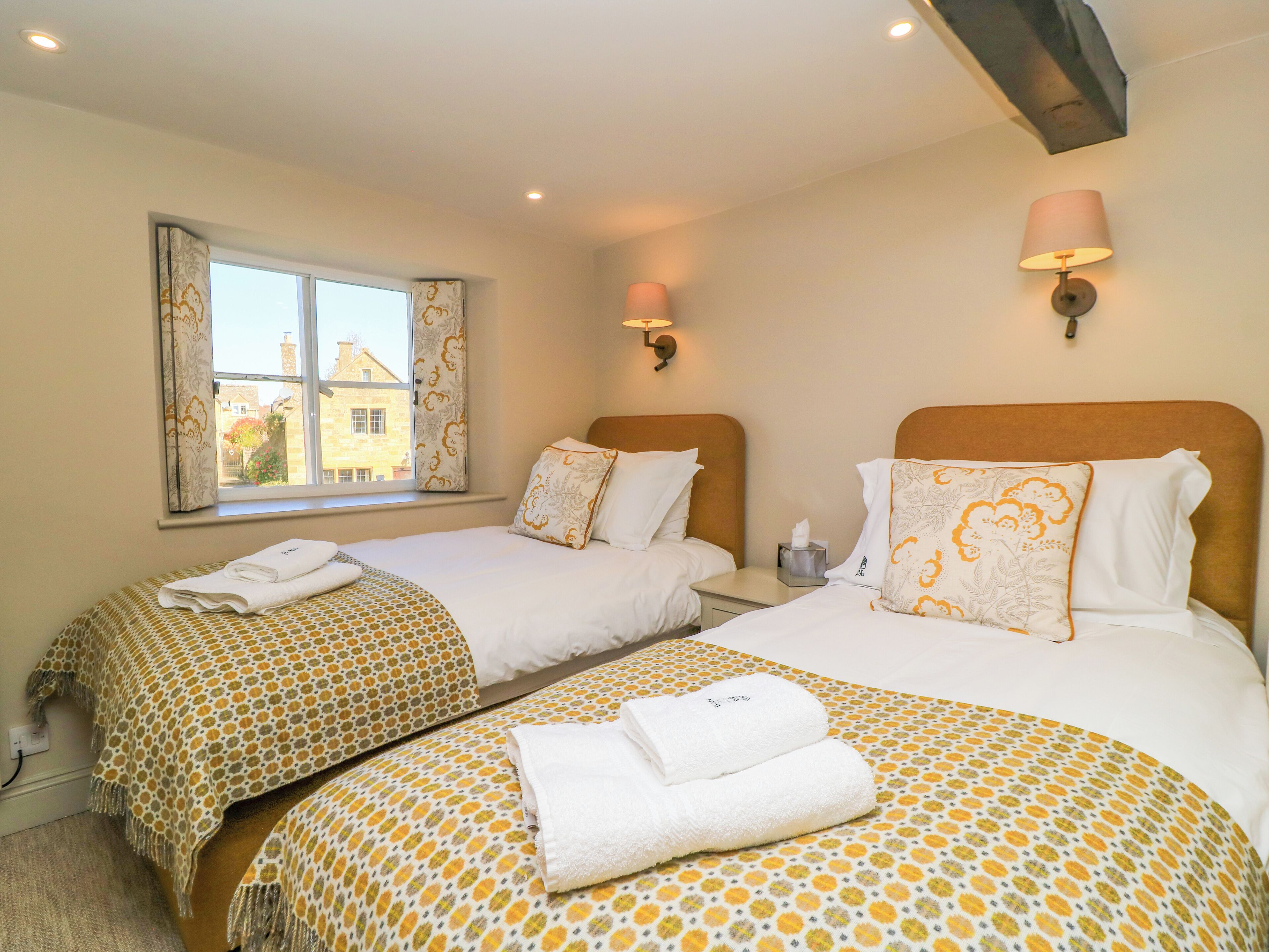 Cottage | 2 bedrooms, WiFi (free), individually decorated, individually furnished