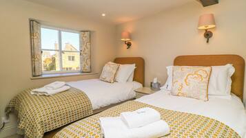 Cottage | 2 bedrooms, WiFi (free), individually decorated, individually furnished