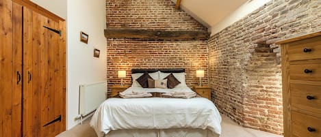 3 quartos, individualmente decorados, individualmente mobiliados