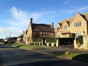 Exterior - The Bolt Hole (Broadway)