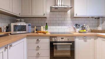 Dishwasher, cookware/dishes/utensils