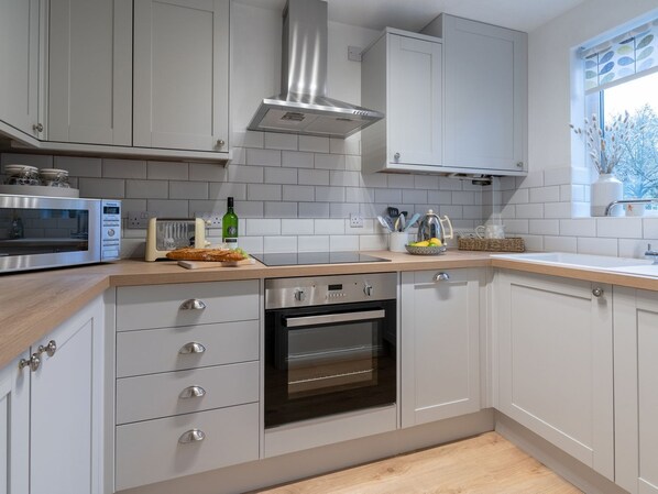 Dishwasher, cookware/dishes/utensils