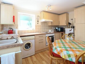 Fridge, electric kettle, toaster, cookware/dishes/utensils - Paws-a-while (Norwich)