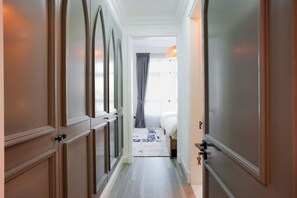 2 bedrooms, iron/ironing board, WiFi, bed sheets - Luxurious 2-bedroom apartment with Dubai Fountain View and Iconic Burj Khalifa (Dubai)