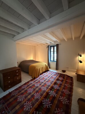 3 bedrooms, iron/ironing board, WiFi, bed sheets - Charming house, Close to Geneva, Annecy, ski slopes, at the foot of the Salève mountains (etrembiers)