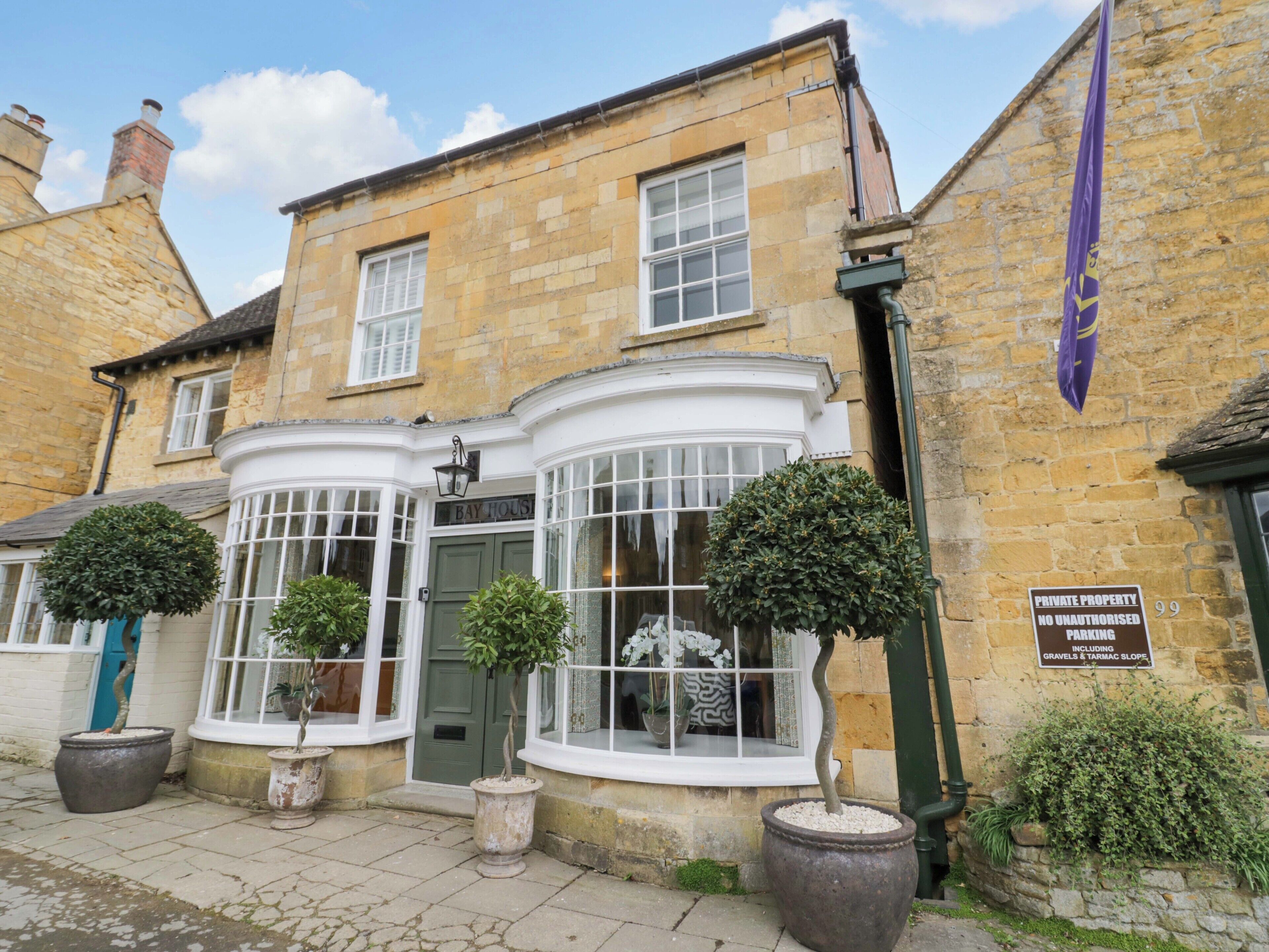 تفاصيل الفندق من الخارج