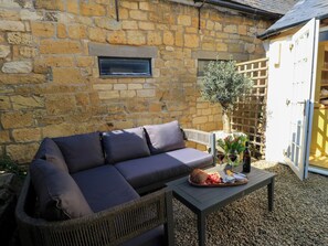 Interior - Bay House Cottage (Broadway)