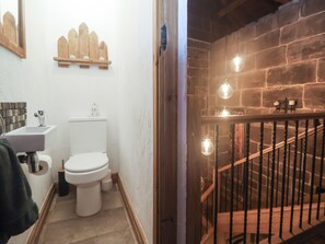 Shower - Monastery Hall (Chester)