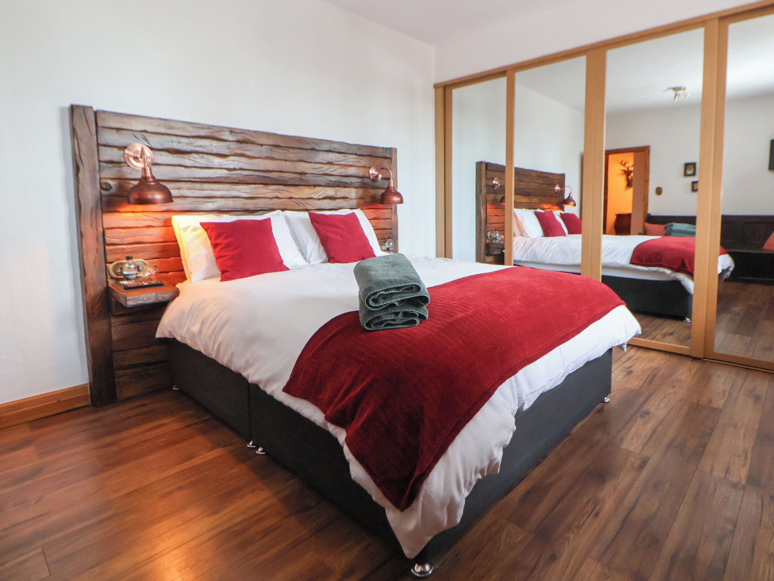 2 habitaciones, decoración personalizada y muebles diferentes 