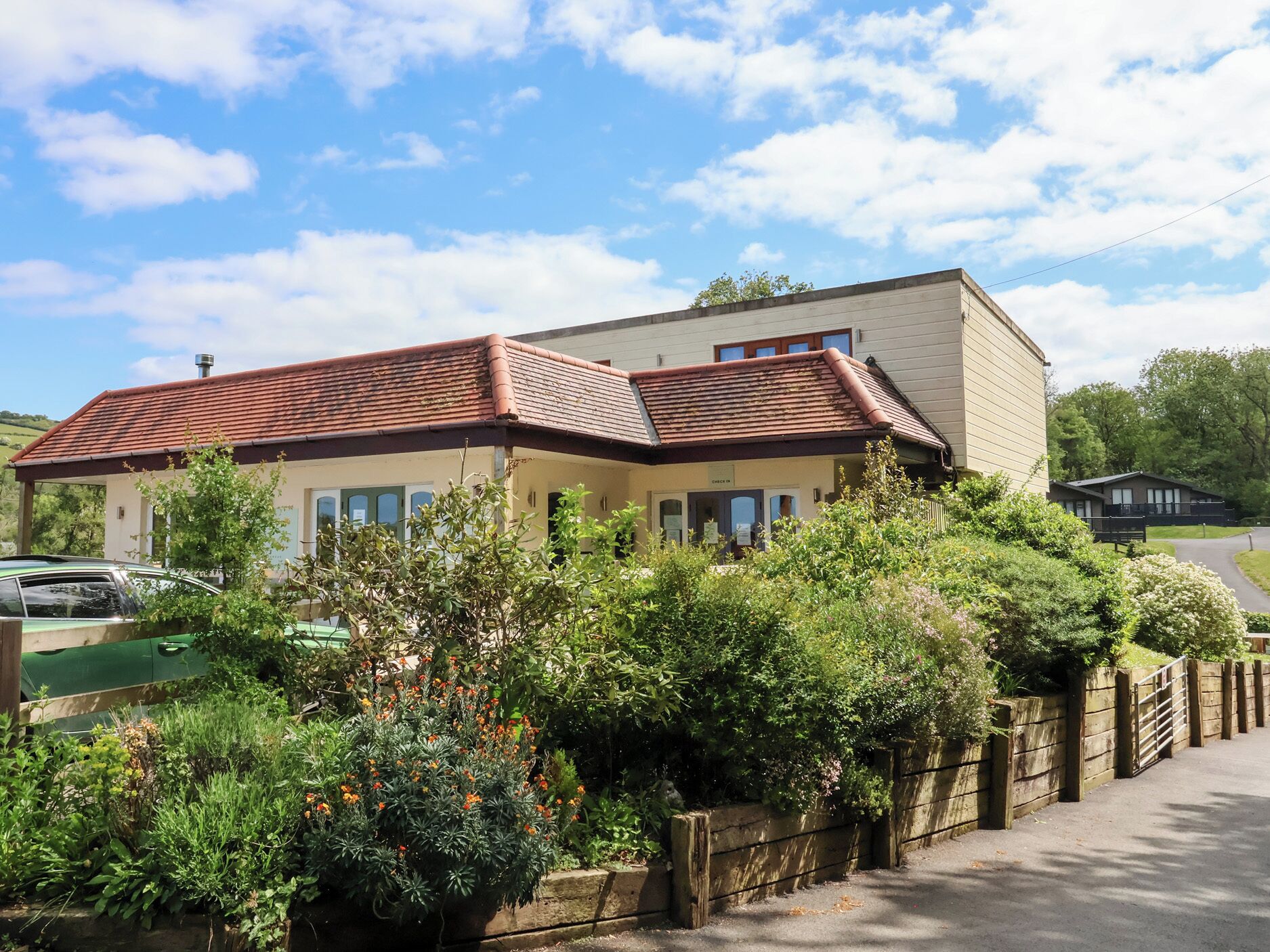 المنشأة من الخارج