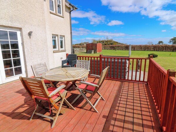 Outdoor dining - Drummygar Mains (Arbroath)