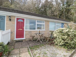 Outdoor dining - 27 Fernhill Heights (Bridport)