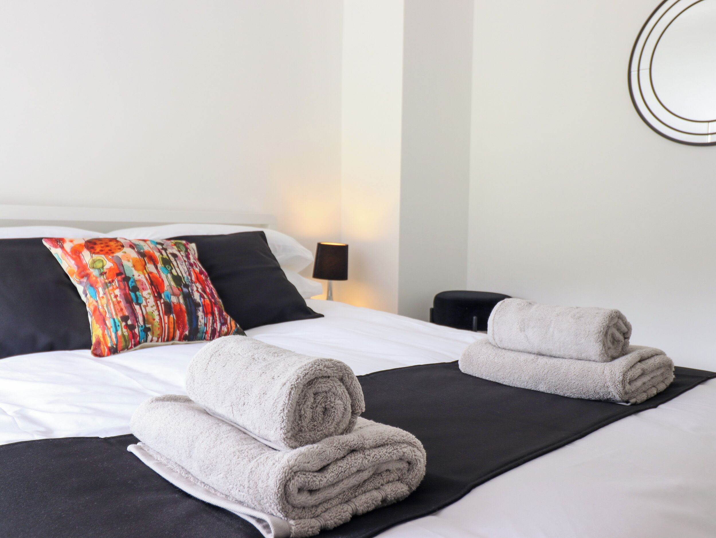 3 habitaciones, decoración personalizada y muebles diferentes 