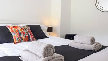 3 habitaciones, decoración personalizada y muebles diferentes
