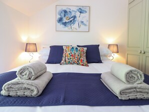 3 bedrooms, individually decorated, individually furnished, free WiFi - Bwthyn Camlan (Machynlleth)