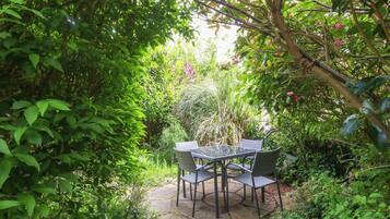 Khu ẩm thực ngoài trời