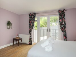 3 habitaciones, decoración personalizada y muebles diferentes 