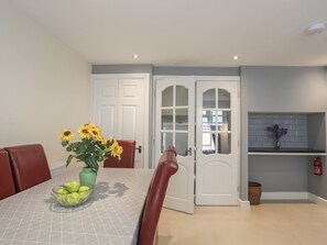 Dining - 43 Hyfrydle Road (Caernarfon)