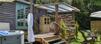 Burr 2 Shepherds Hut