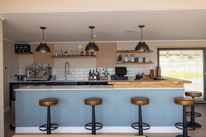 Bar (on property) - Lodge 62 at Riviera Bay Coastal Retreat (Brixham)