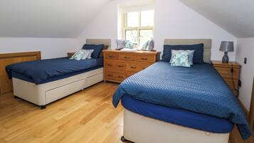 2 bedrooms, individually decorated, individually furnished, free WiFi