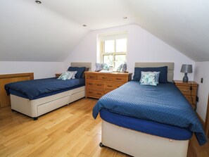 2 bedrooms, individually decorated, individually furnished, free WiFi - Canal Cottage (Drumshanbo)
