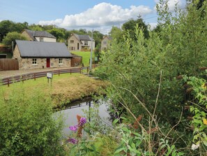 Property grounds - Canal Cottage (Drumshanbo)