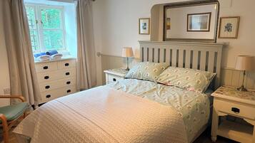 Cottage | 2 bedrooms, individually decorated, individually furnished, free WiFi