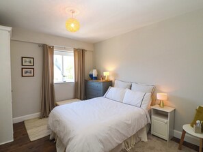 2 bedrooms, individually decorated, individually furnished - 28 Long Quay (Clonakilty)