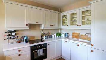 Dishwasher, electric kettle, cookware/dishes/utensils