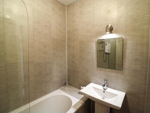 Shower - 28 Long Quay (Clonakilty)